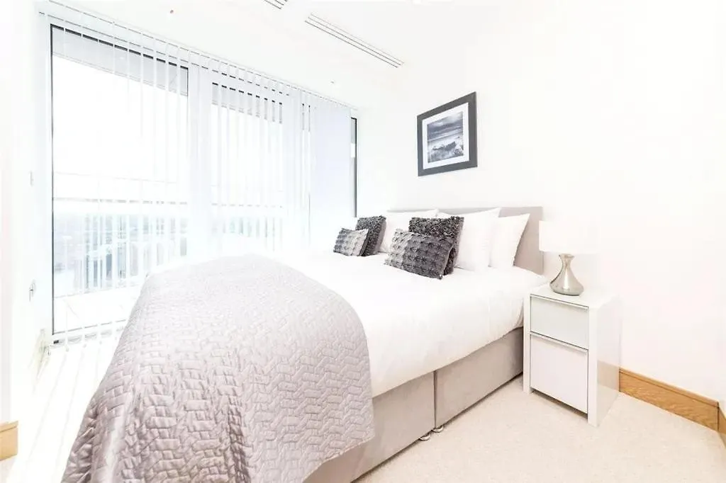 Apartment Luxurious Modern Canary Wharf Apt - London Views